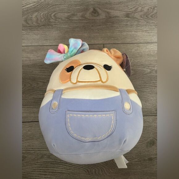 Squishmallows Davitta Cute Plush Toy with Overalls and Bow - Picture 1 of 4